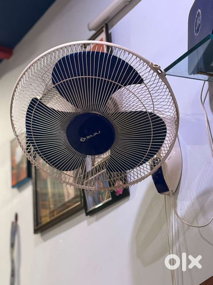 1 year old wall mount Bajaj Fan