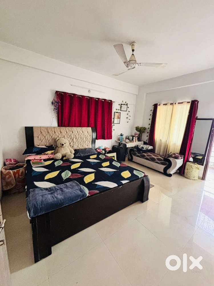 (FEMALE )Room available for a working women