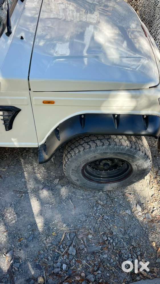 Bolero camper offroading side fender