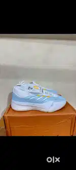 Basketball shoes