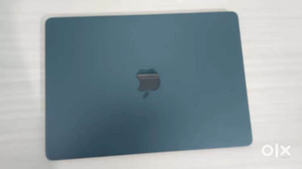Macbook Air M2 2022 model Full new condition