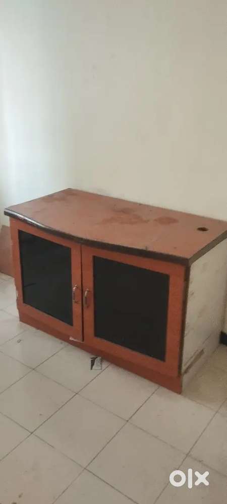 Computer table