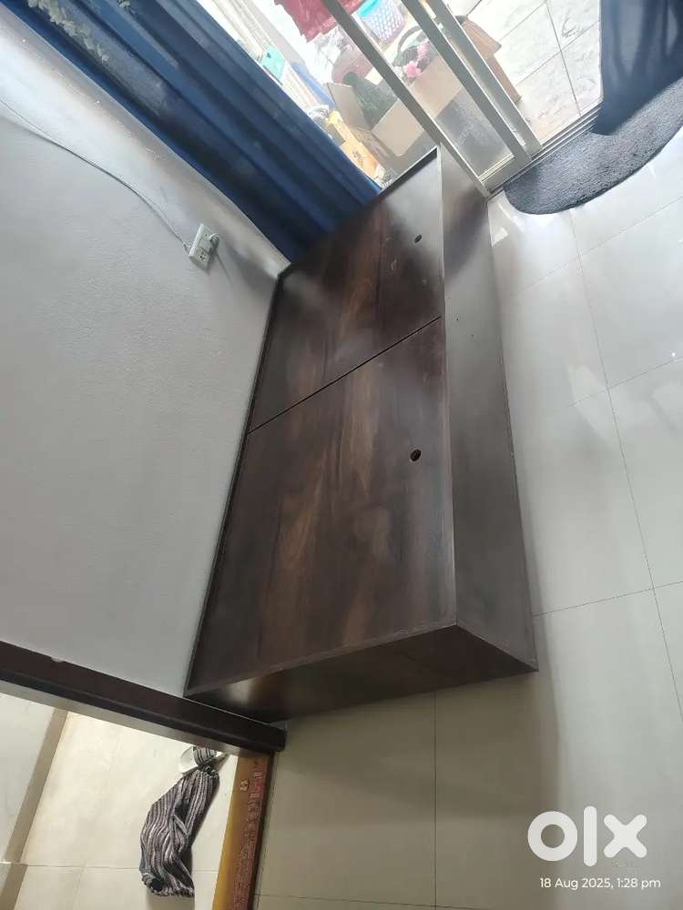 Diwan bed bron new
