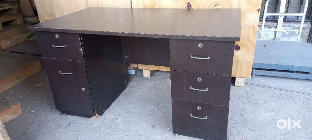 Executive work table with glass top