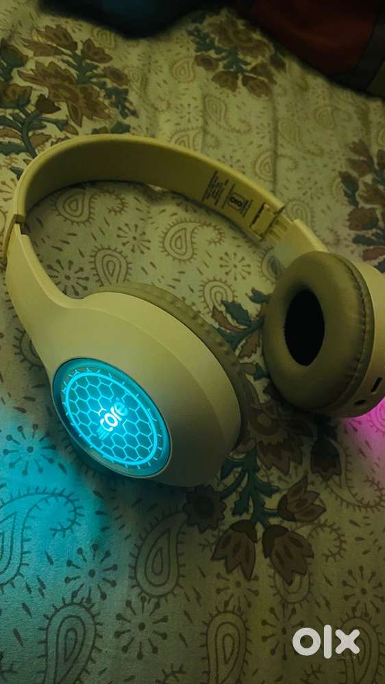 Wire less over head headphones