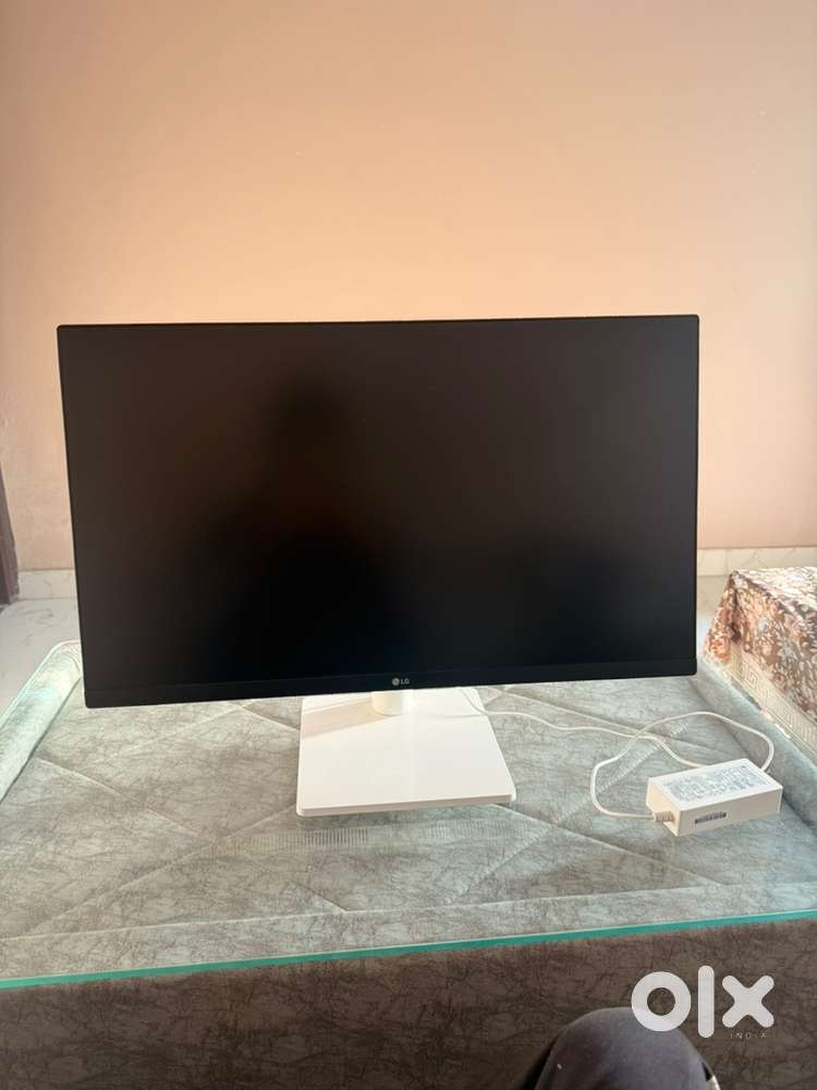 10 day old moniter lg 4k ultrafine 3 year warranty