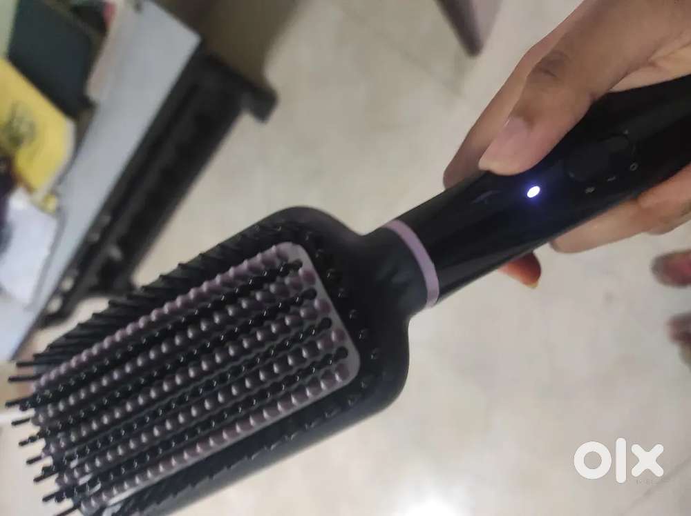 Phillips hair straightener -excellent condition,hardly used.