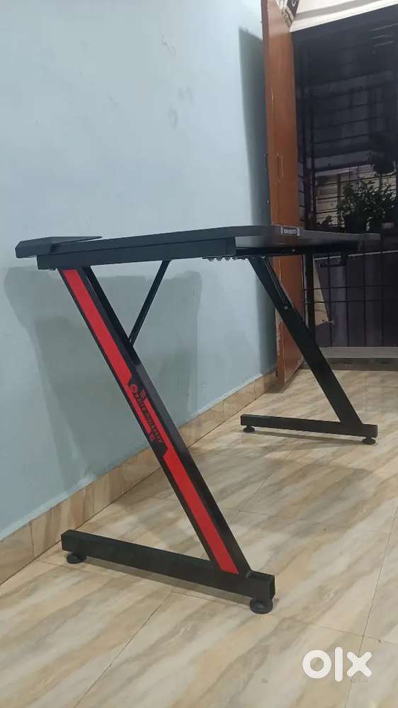 Gaming Desk, Computer Desk with Carbon Fiber Surface Z tablet