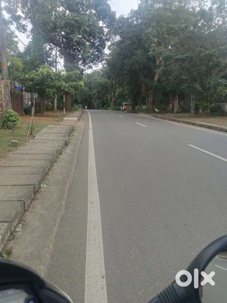 Thrissur west fort main road 6.50 cent commercial plot for sale