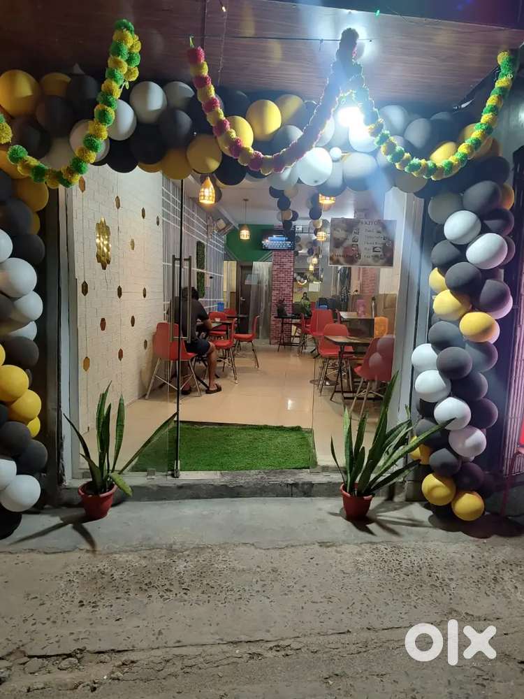 Unfurnished shop for rent at Newtown near technopolis location