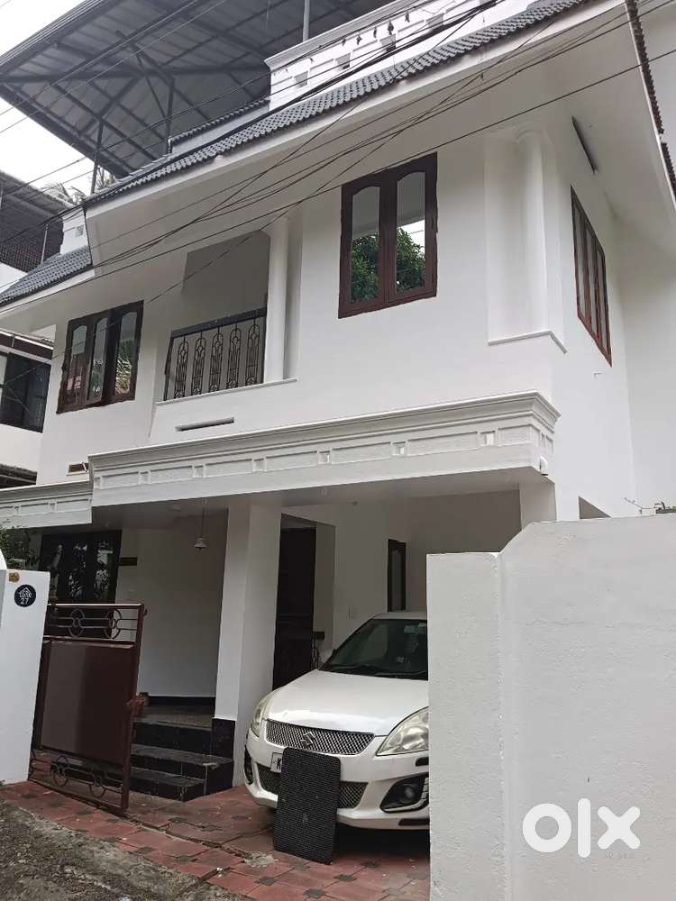 Individual house, fully furnished for a small family