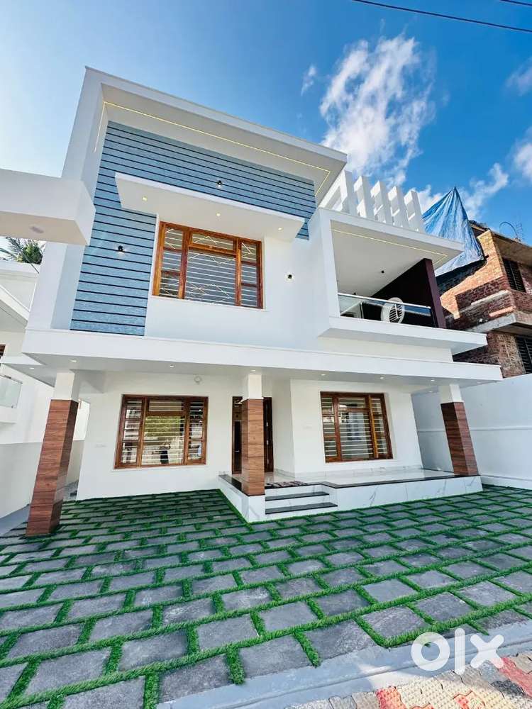 2800sq 4bhk peroorkada Vazhayila Tvm