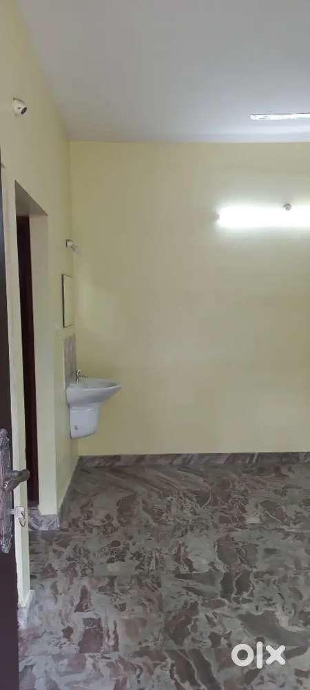 Tripunithura Near Railway Station Road 2 BEDROOM 1ST FLOOR HOUSE RENT