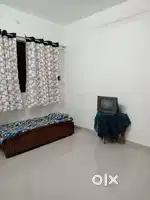 I want  roommate only male