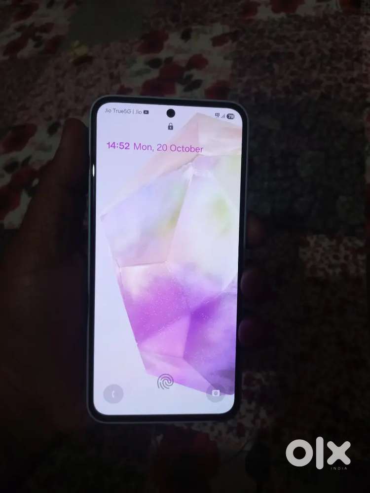 A 35 5g 256 brand new condition no any minor scretch