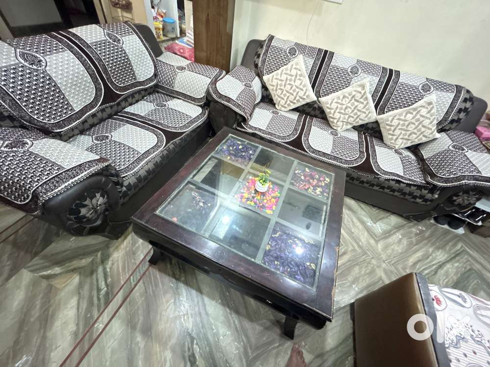 Sofa buy 2 get 1 free