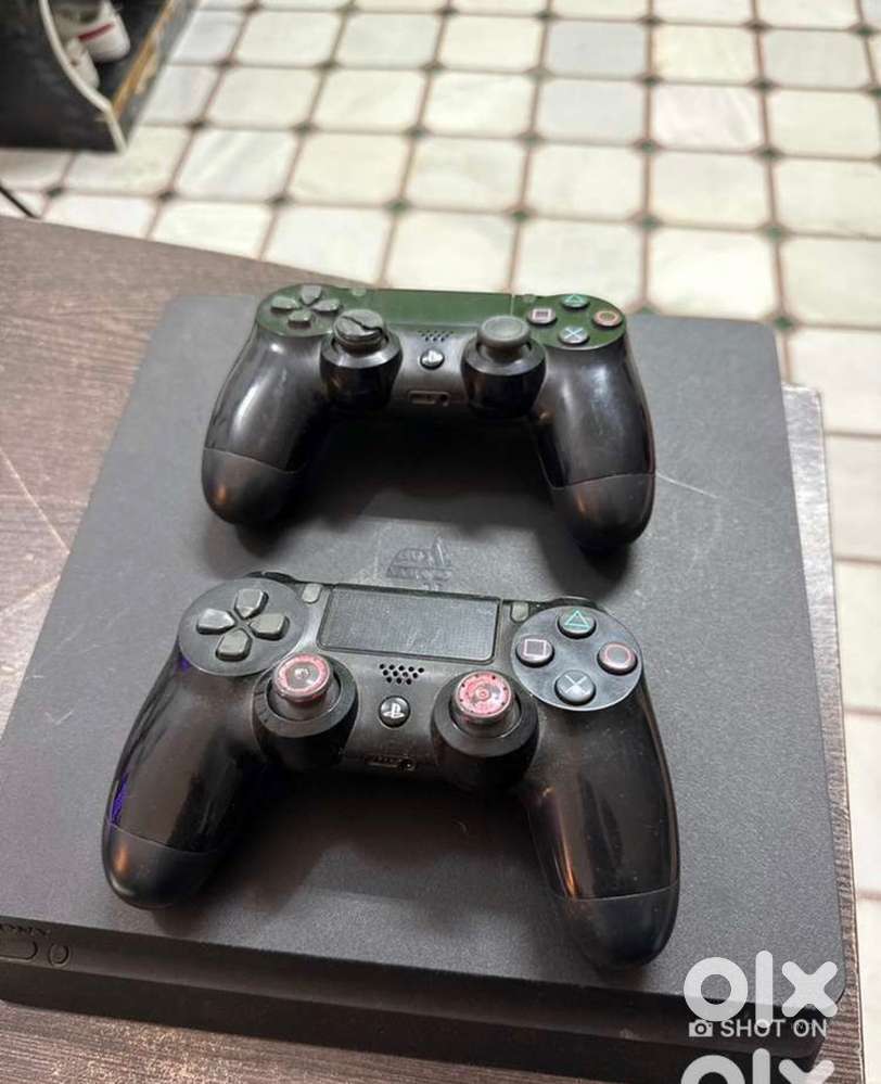 Playstation 4 slim version  500gb new jet black