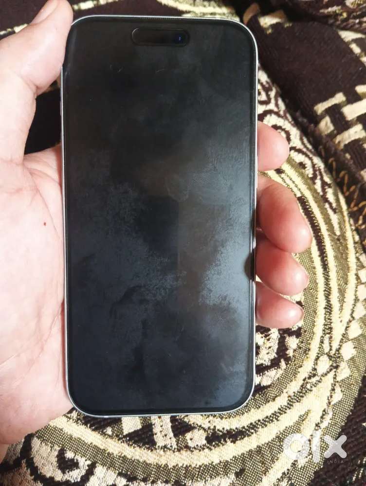 I phone 15 no scratch like new with box nd orignal charger wth warenty
