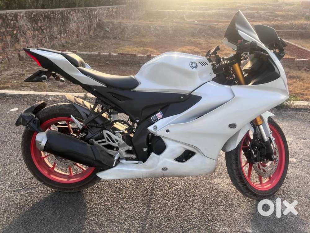 Yamaha R15 – White  2023  14,000 km  First Owner  Delhi