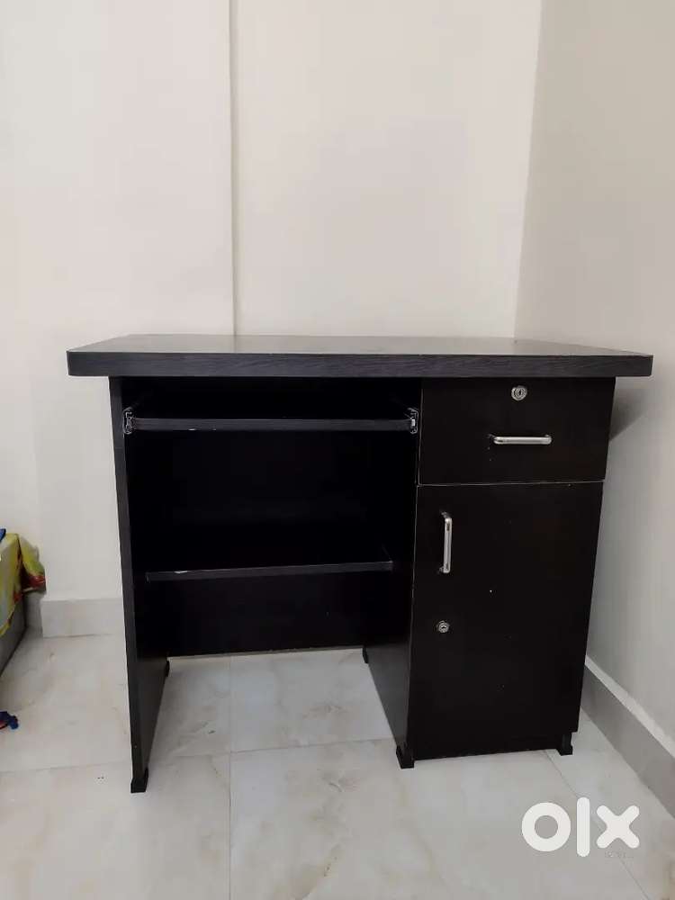 Wooden study computer table, with storage