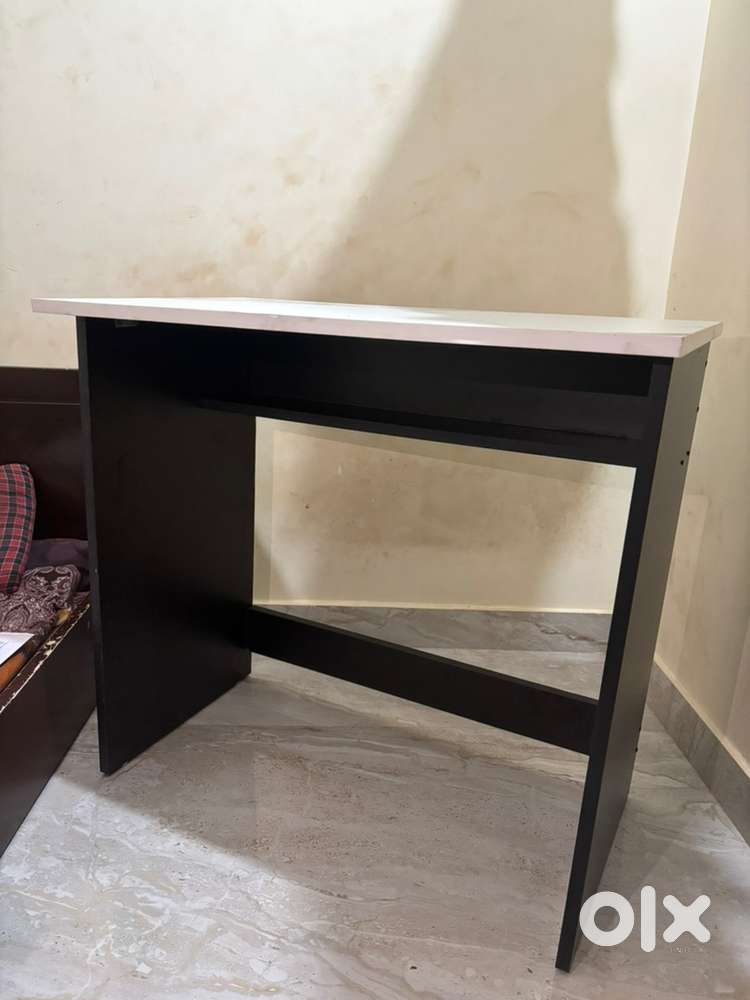 Sturdy Wooden Study / Computer Table – Premium Finish