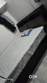King size hydrolic bed