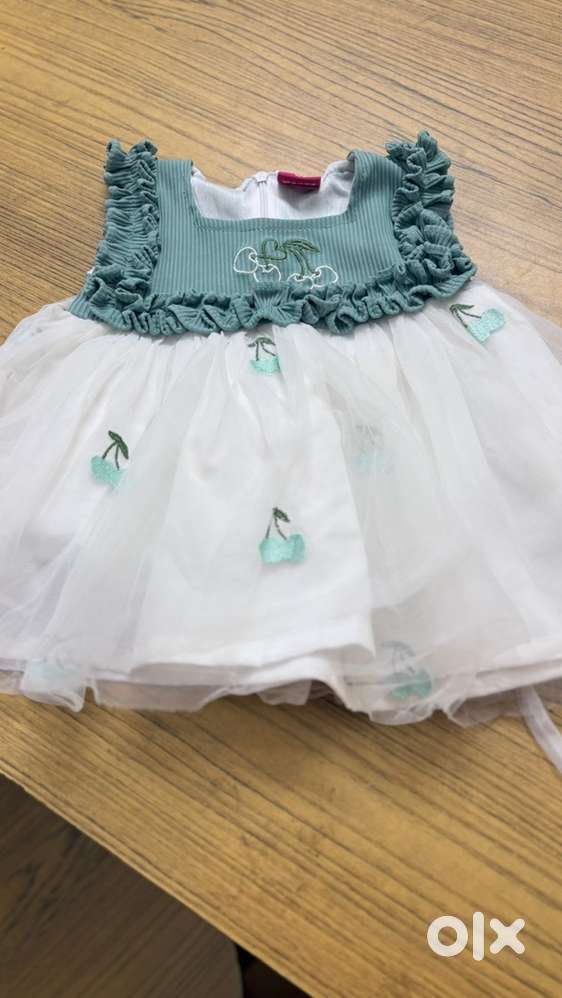 1 year old baby girl dress.. 2 time used..