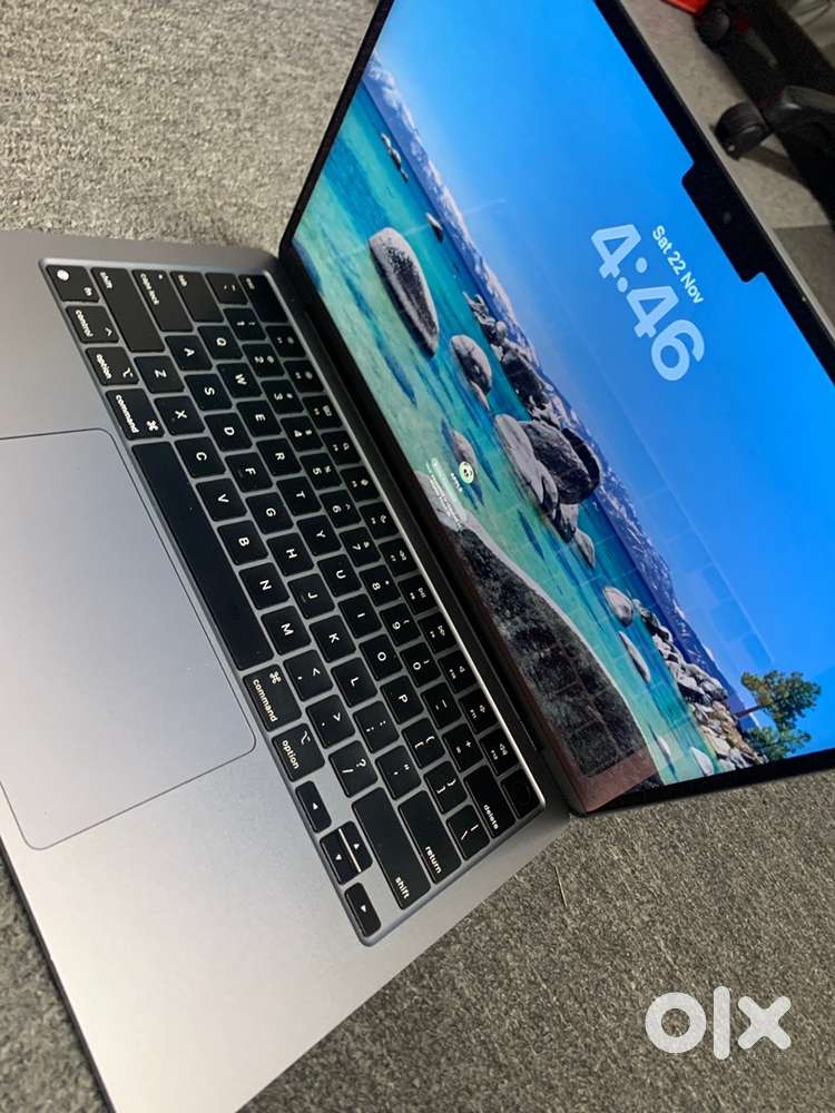 macbook Air M2/2022/13inch/8GB RAM/512GB SSD/Working Good/With Bill