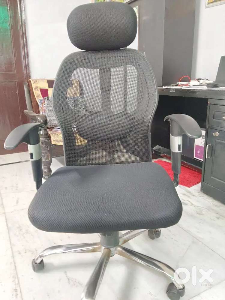 Boss Chair+ Instant Geyser + Monitors + Fan + White Board + Pin Board