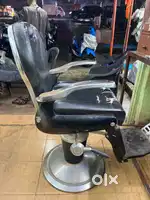 Saloon chair