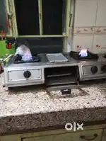 Gas stove with 2 burners