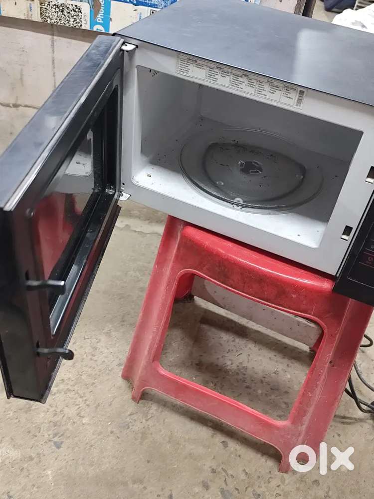 Microwave Samsung good condition with chalu hai