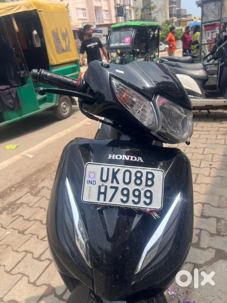 Sale in activa deluxe