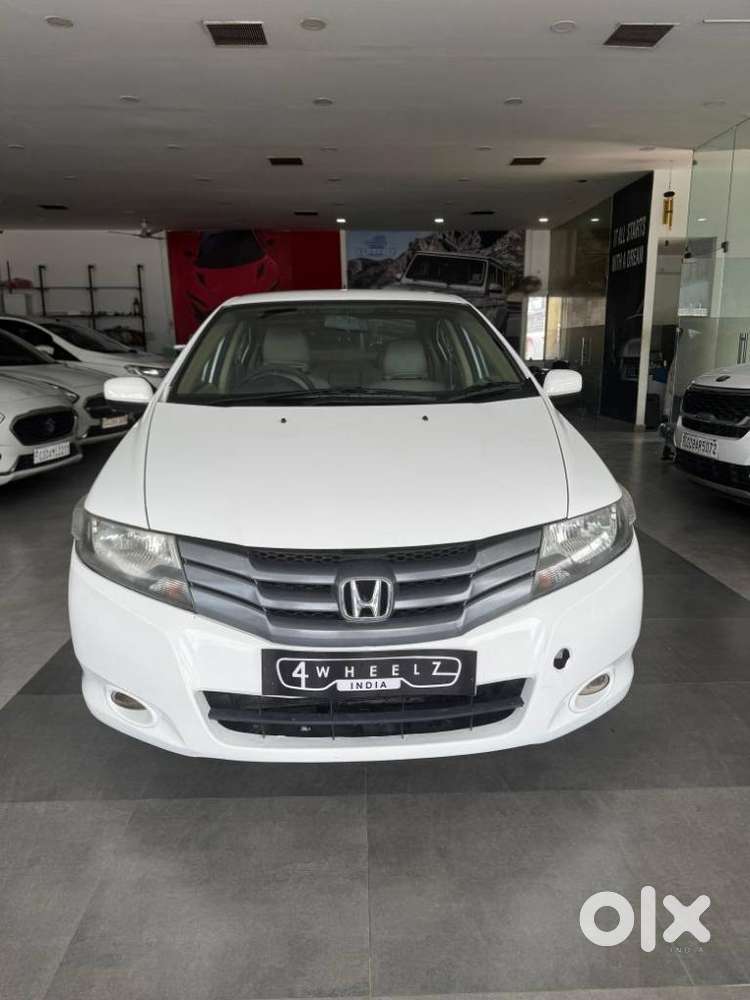 Honda City V MT Exclusive, 2010, Petrol