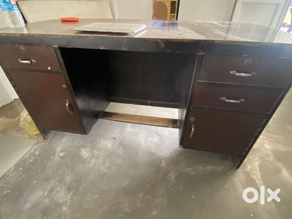 Boss table