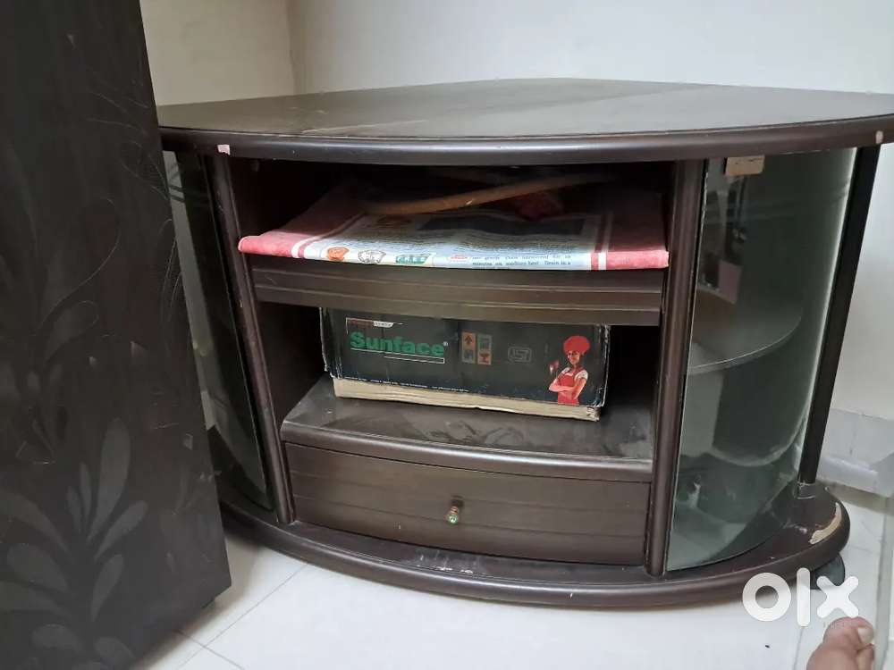 Tv corner table