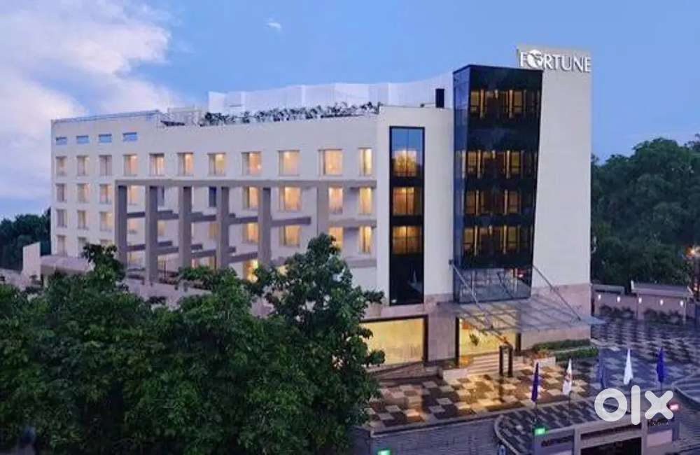 HOTEL में लड़के और लड़कियों की आवश्यकता हैं काम करने के लिए !!
