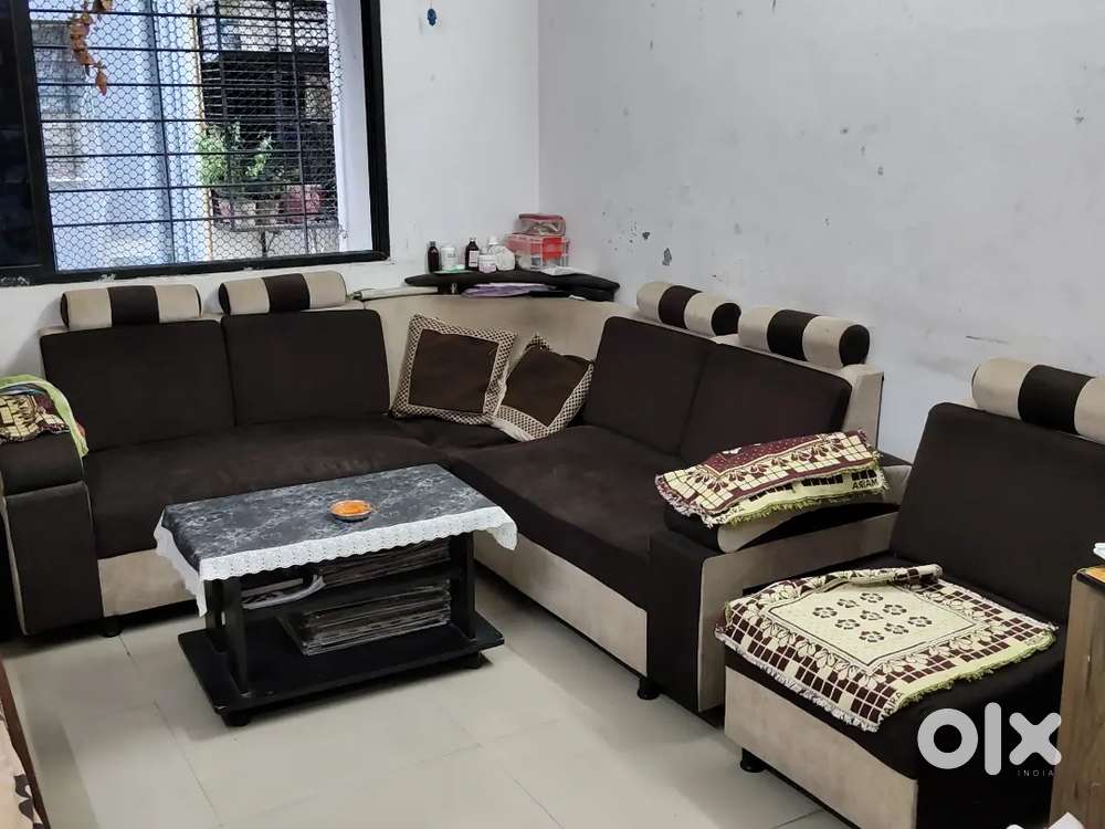 Sofaset 5seater with corner 5 pillow and 2 side mudda and center table