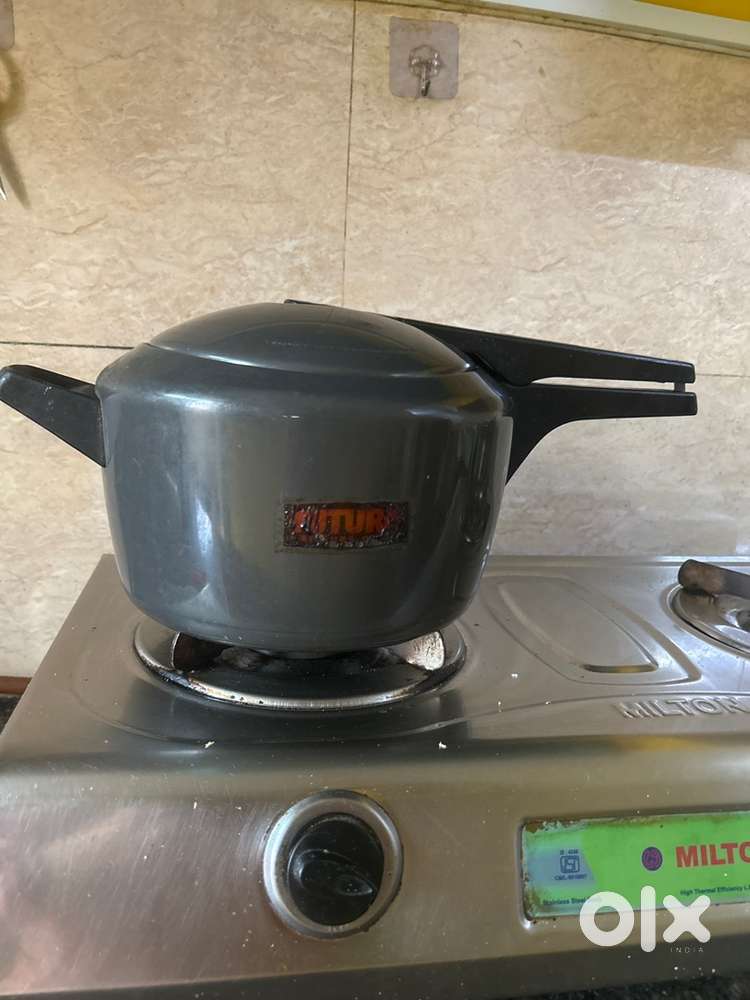 Lightly used 5 Ltr Hawkins Futura Cooker at best price
