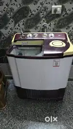 LG SEMI AUTOMATIC WASHING MACHINE