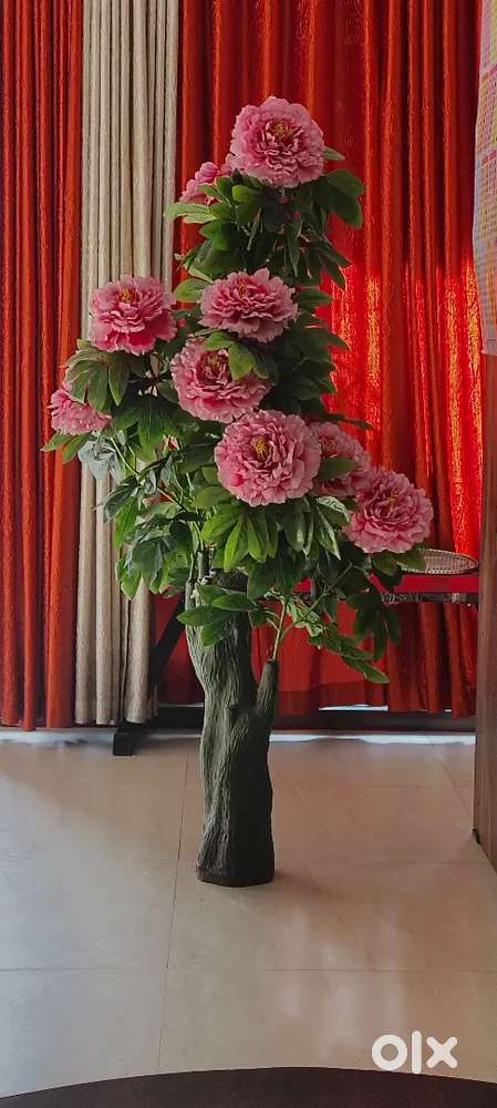 Big artificial flower decor
