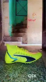 Sprint spikes puma mid future