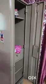 लोहे कि अलमारी बिकाऊ है