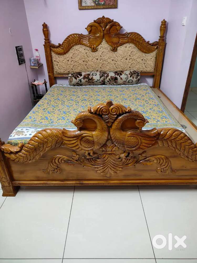 Rajwadi bed, teakwood bed