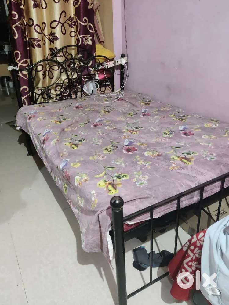 Iron Bed with Mattress (4×6)