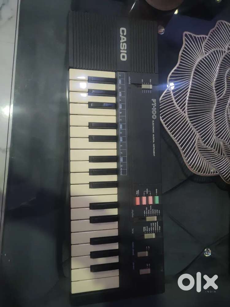 Vintage Casio keyboard  PT 100 all keys working