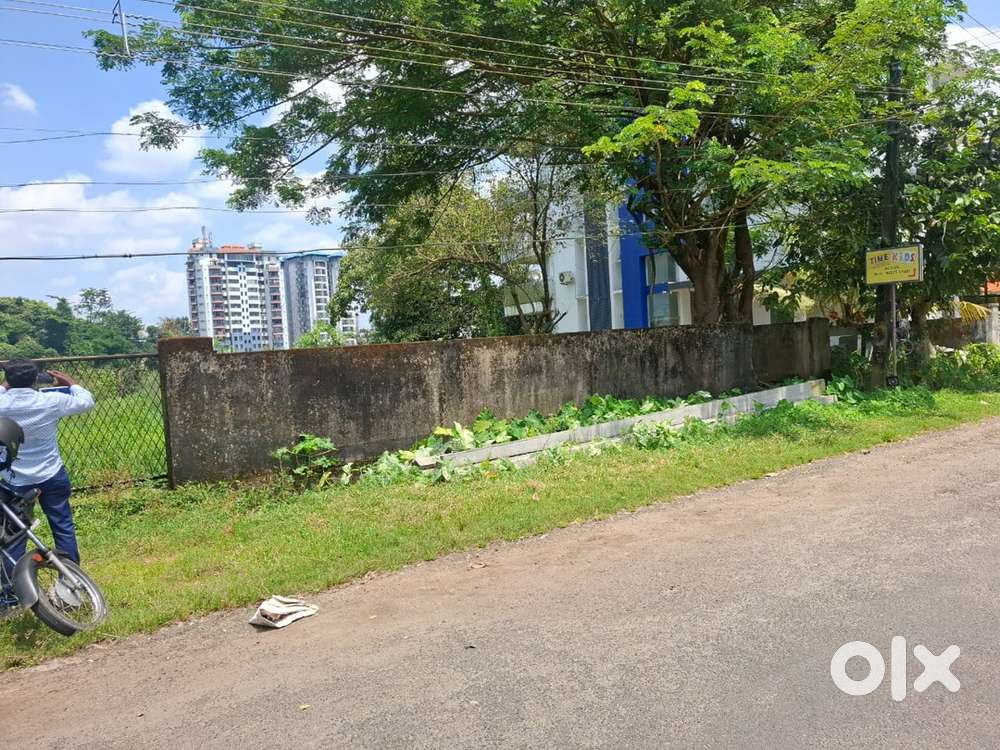 17 cent land for sale near Aluva Thottakkatukara GCDA road