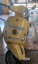 Single-hand , VESPA Bike, Milage 50 km/lit. 2015
