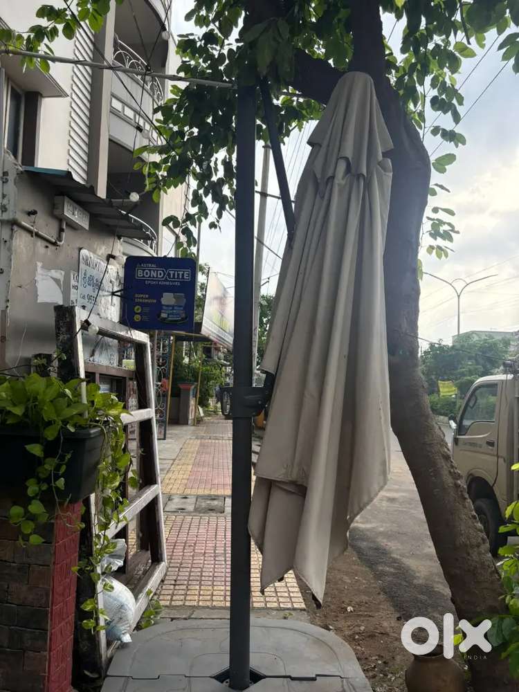 Parasol with base