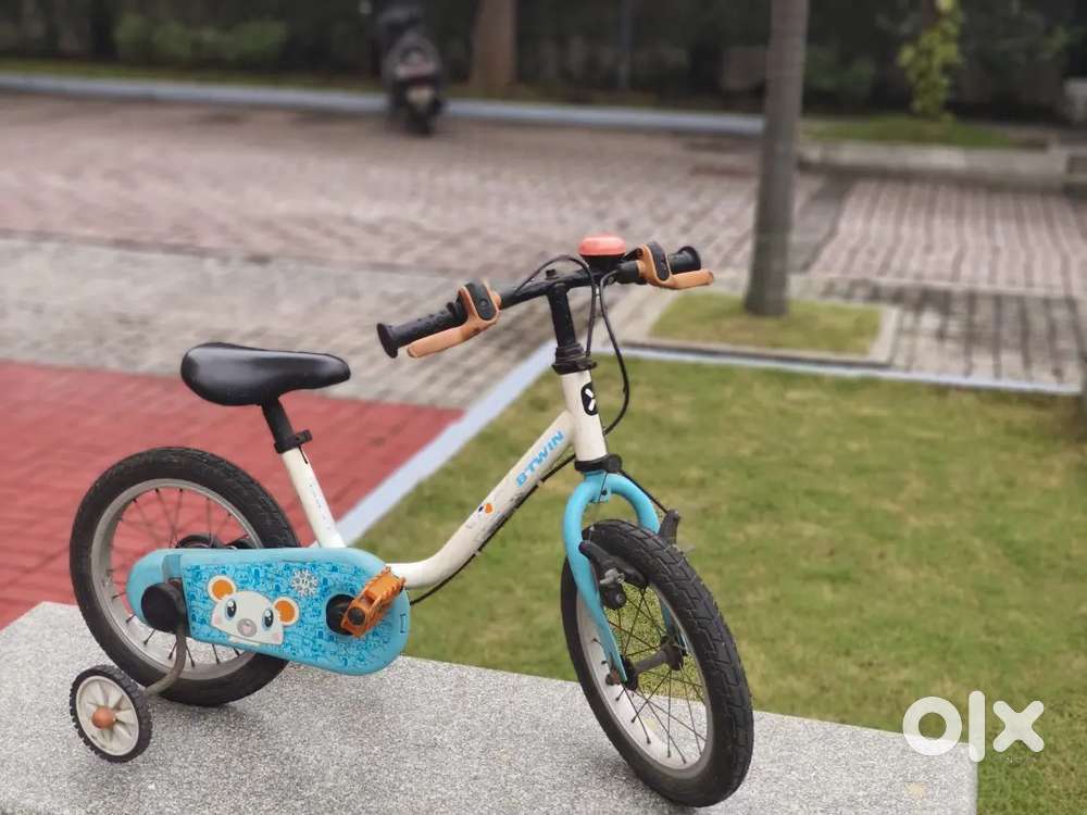 Btwin Decathlon Kids Cycle with Training Wheels – Excellent Condition